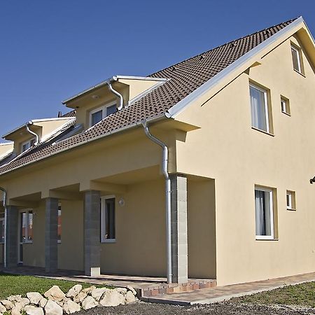 Luca Apartman Шопрон Экстерьер фото
