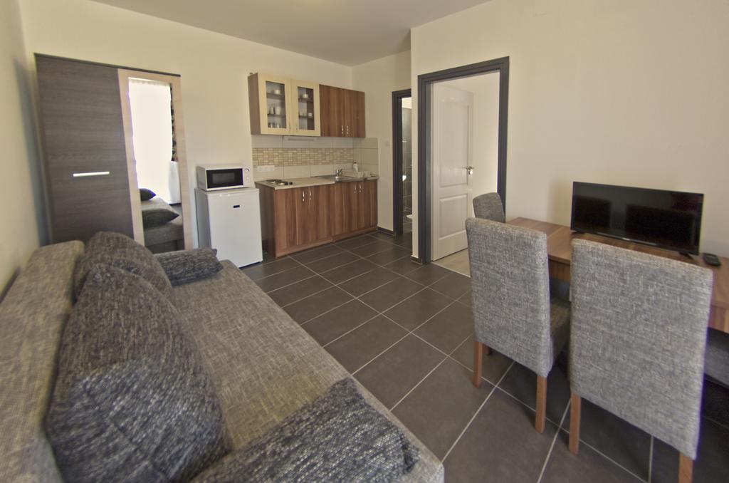Luca Apartman Шопрон Номер фото